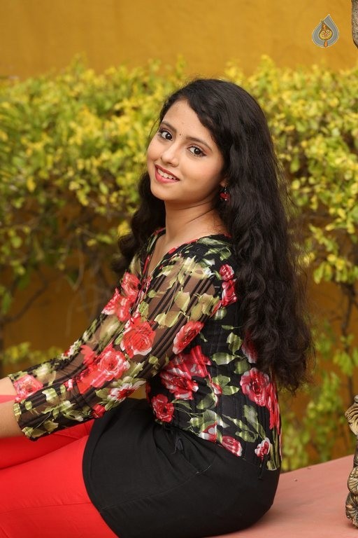 Geethanjali New Photos - 16 / 42 photos