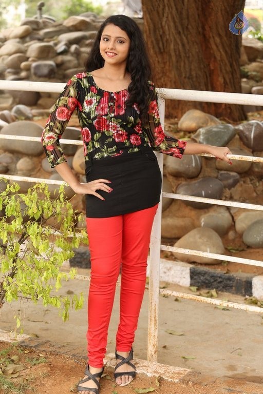 Geethanjali New Photos - 38 / 42 photos