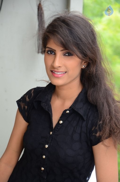 Geethanjali New Pics - 13 / 13 photos