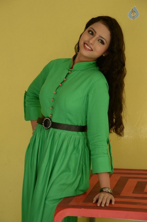 Geethanjali New Pics - 2 / 32 photos