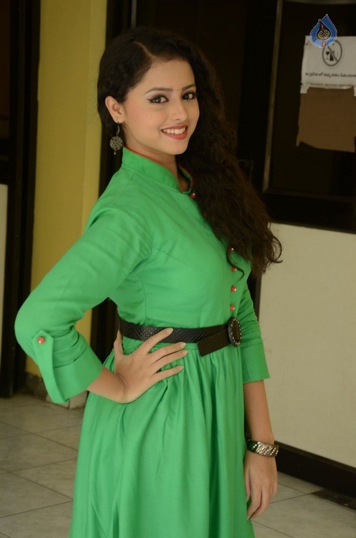 Geethanjali New Pics - 32 / 32 photos