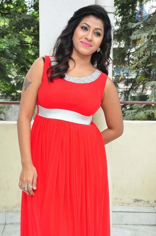 Geethanjali New Pics - 9 / 42 photos