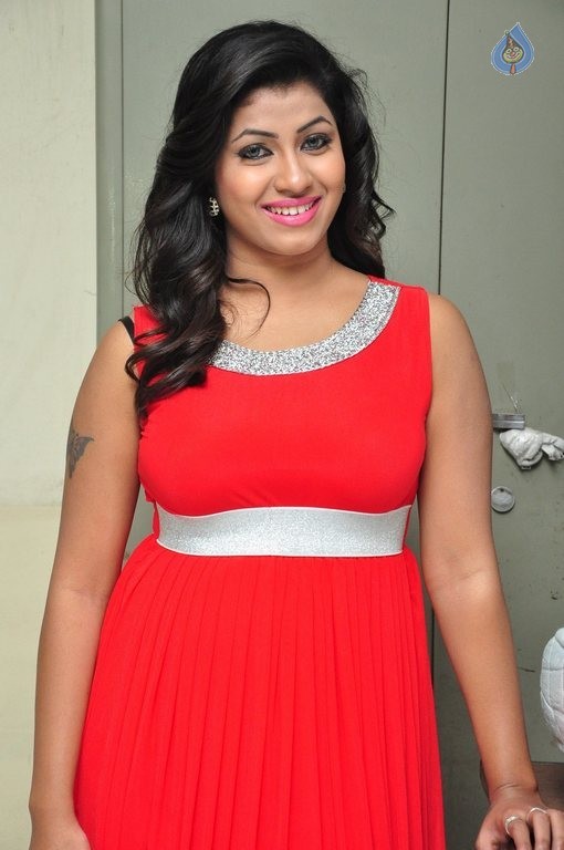 Geethanjali New Pics - 16 / 42 photos