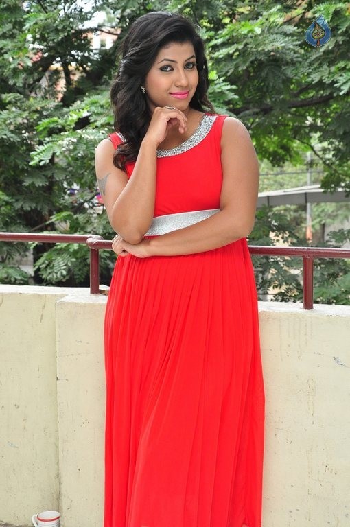 Geethanjali New Pics - 18 / 42 photos