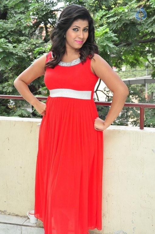 Geethanjali New Pics - 21 / 42 photos