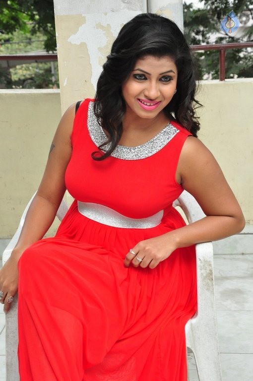 Geethanjali New Pics - 23 / 42 photos