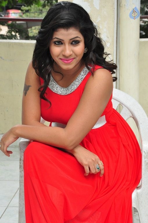 Geethanjali New Pics - 24 / 42 photos