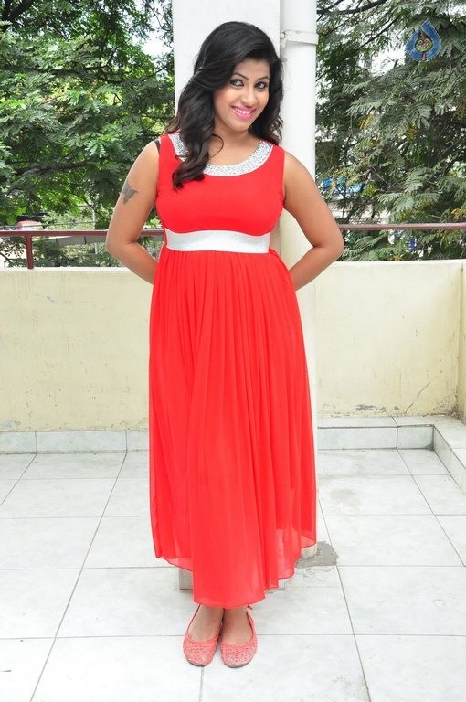 Geethanjali New Pics - 33 / 42 photos