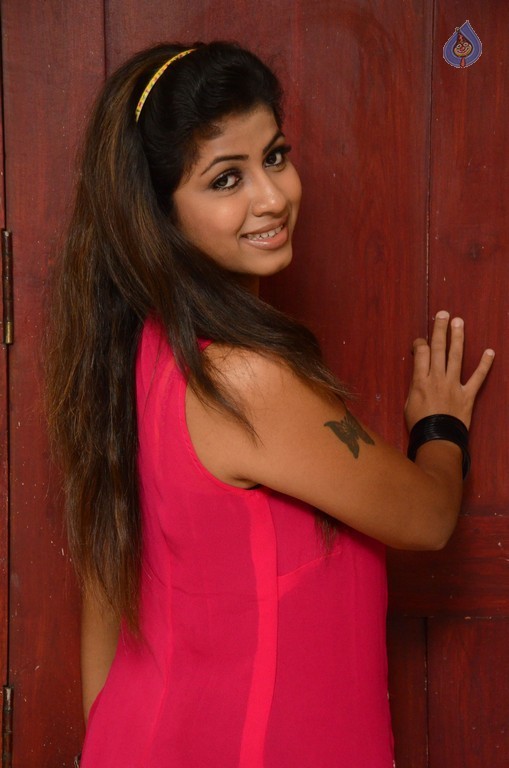 Geethanjali New Pics - 28 / 40 photos