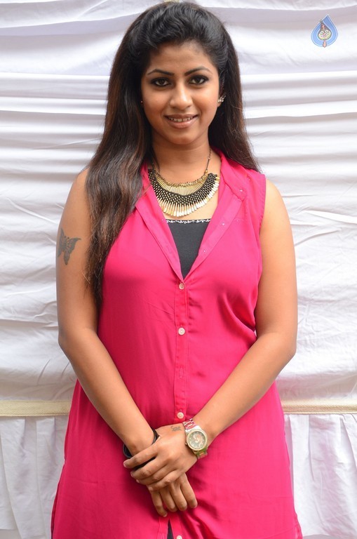 Geethanjali New Pics - 31 / 40 photos