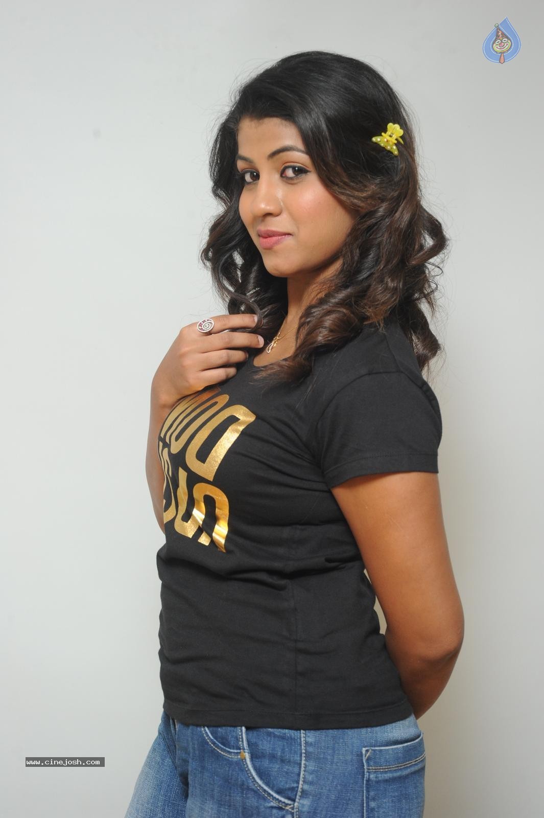 Geethanjali New Stills - 33 / 90 photos