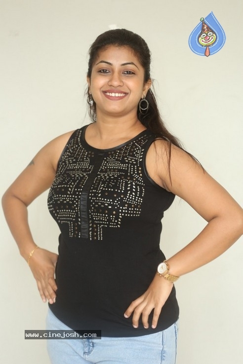 Geethanjali Photos - 12 / 21 photos