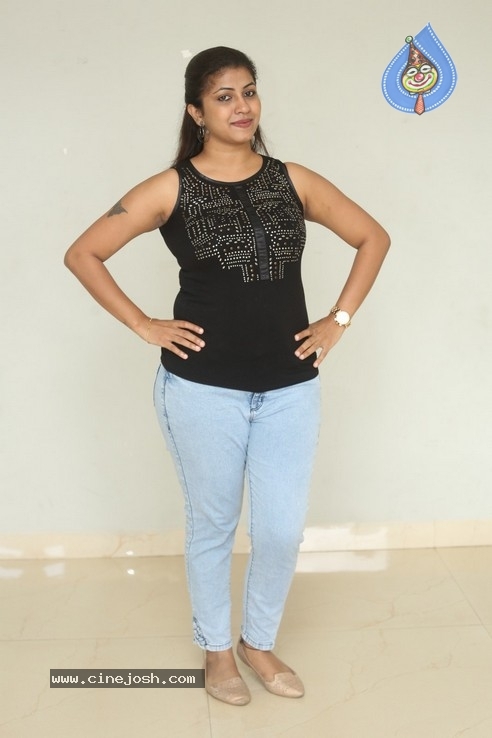 Geethanjali Photos - 15 / 21 photos