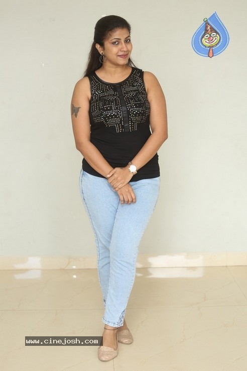 Geethanjali Photos - 18 / 21 photos