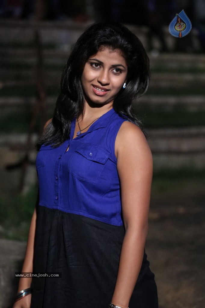 Geethanjali Stills - 37 / 48 photos