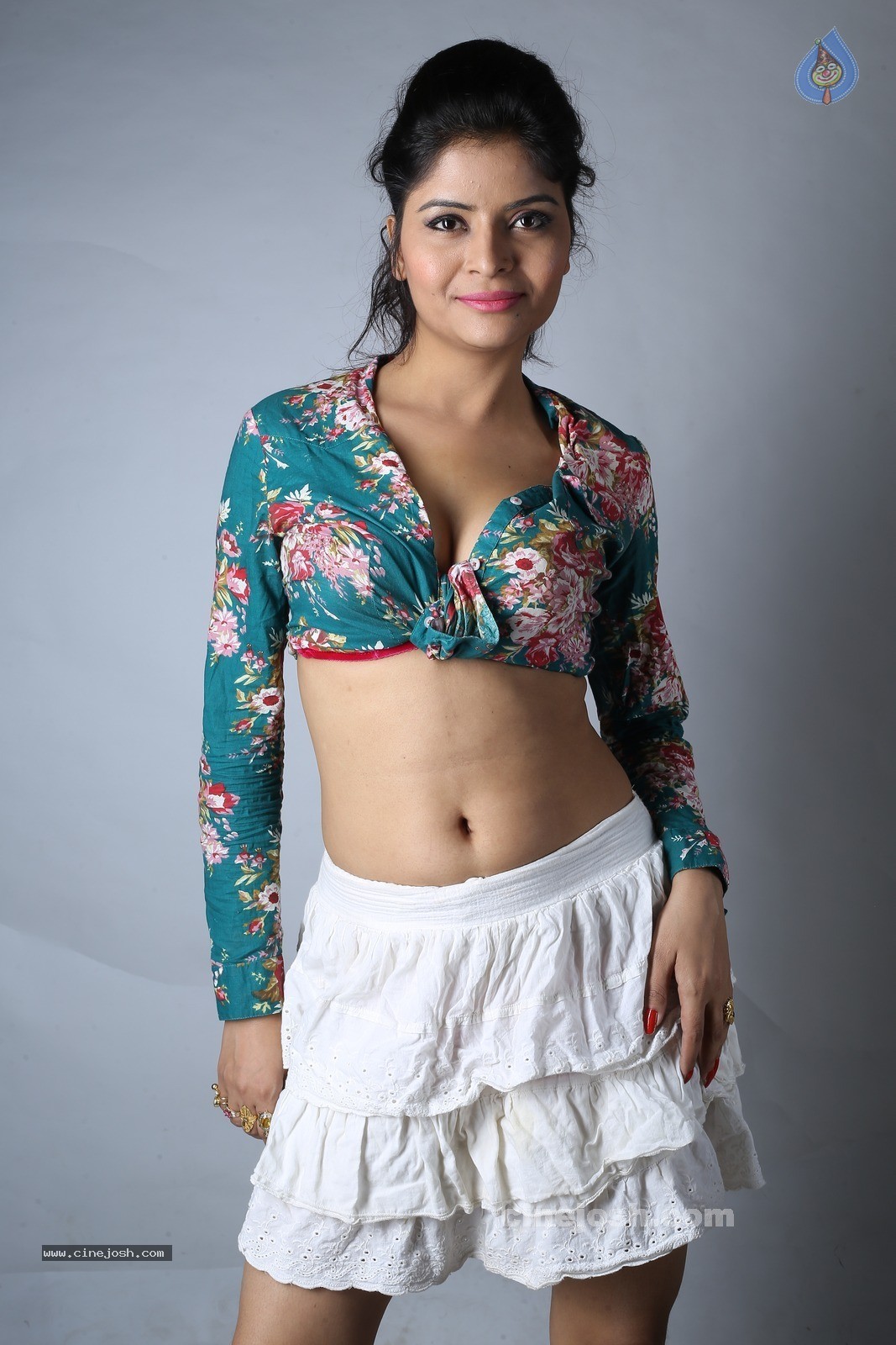 Gehana Vasisth Photoshoot - 21 / 60 photos