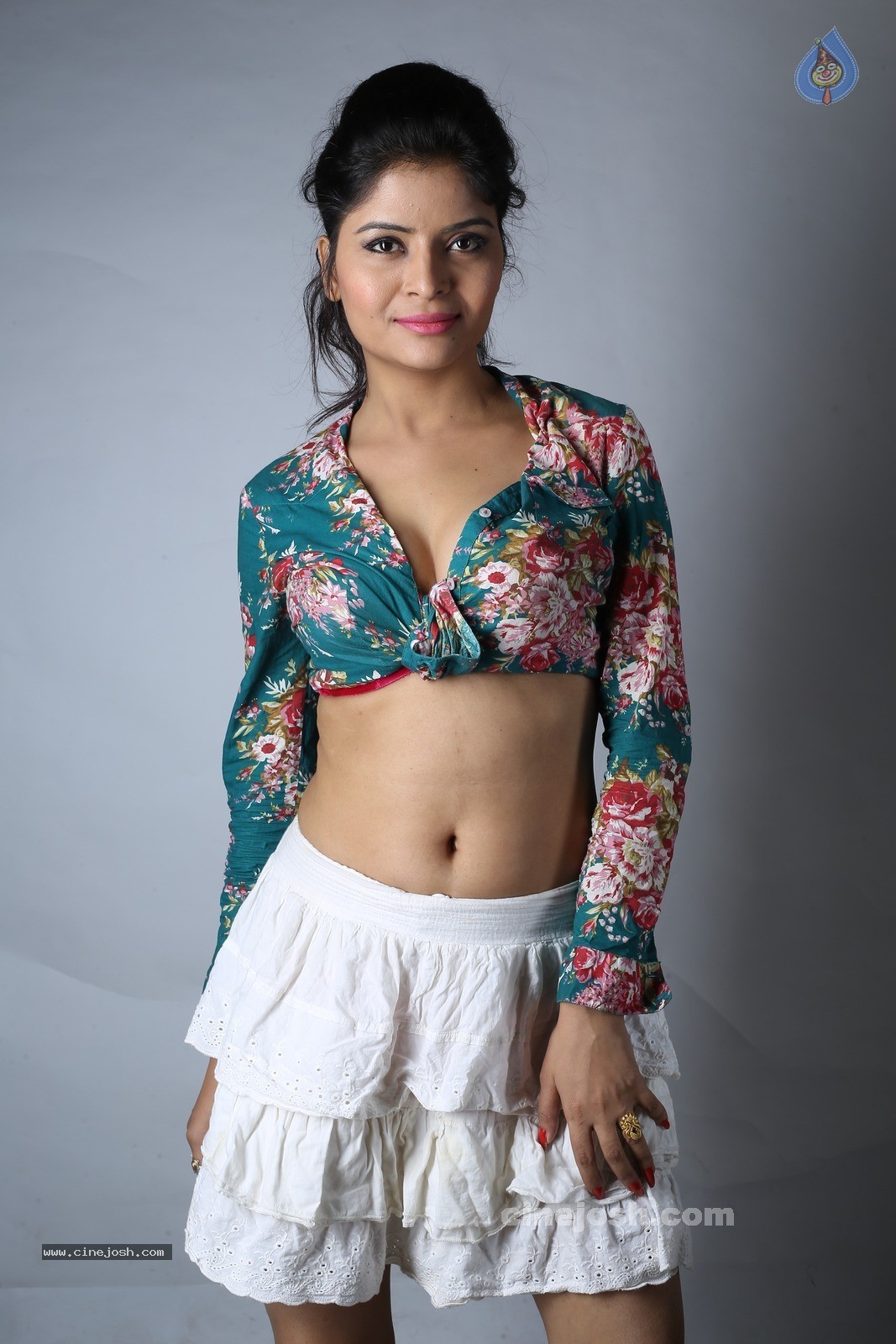 Gehana Vasisth Photoshoot - 44 / 60 photos