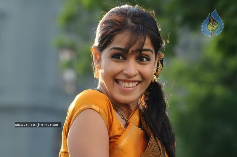 Genelia Stills - 26 / 28 photos