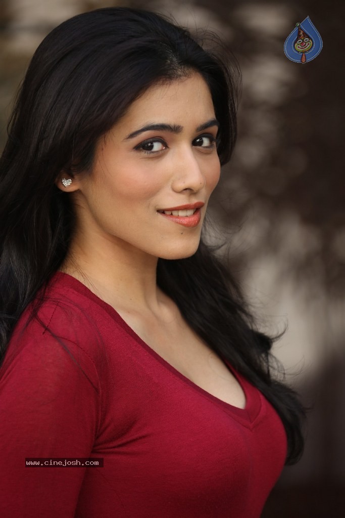 Ghazal Somaiah New Stills - 23 / 188 photos