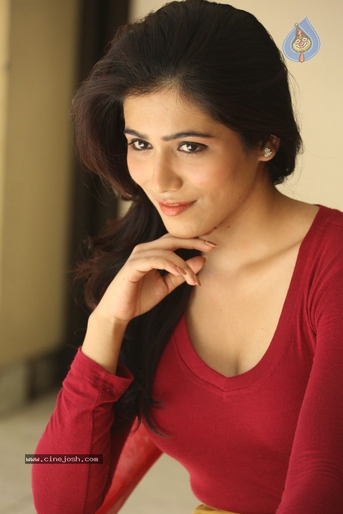 Ghazal Somaiah New Stills - 47 / 188 photos