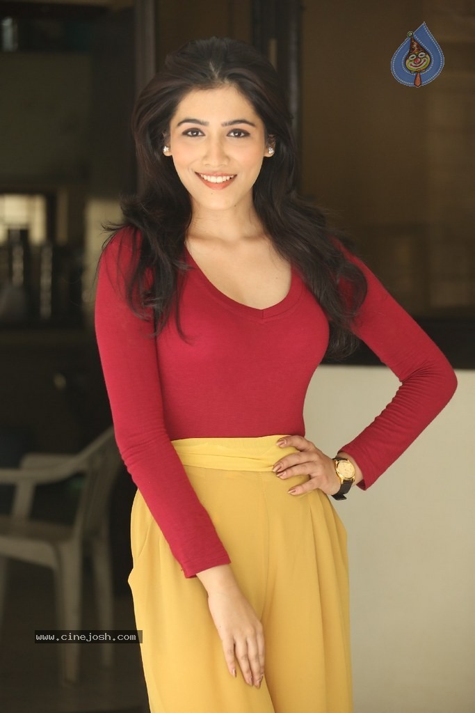 Ghazal Somaiah New Stills - 55 / 188 photos