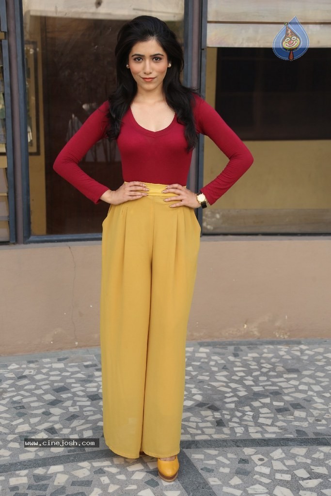 Ghazal Somaiah New Stills - 70 / 188 photos