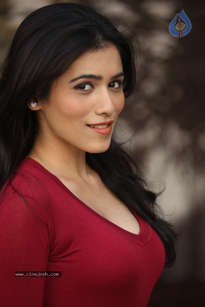 Ghazal Somaiah New Stills - 73 / 188 photos