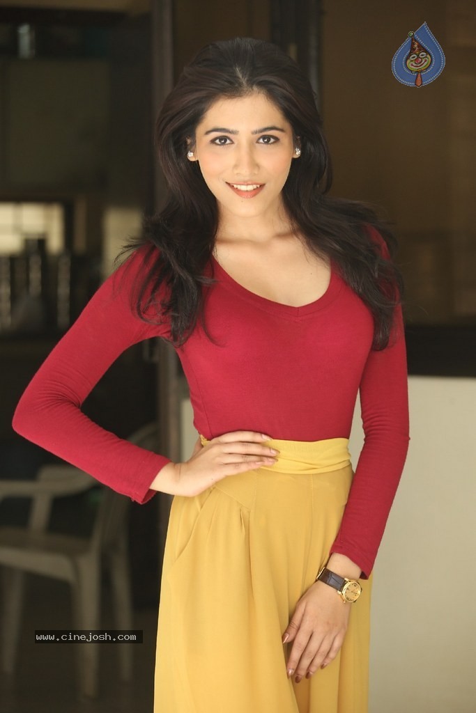 Ghazal Somaiah New Stills - 89 / 188 photos