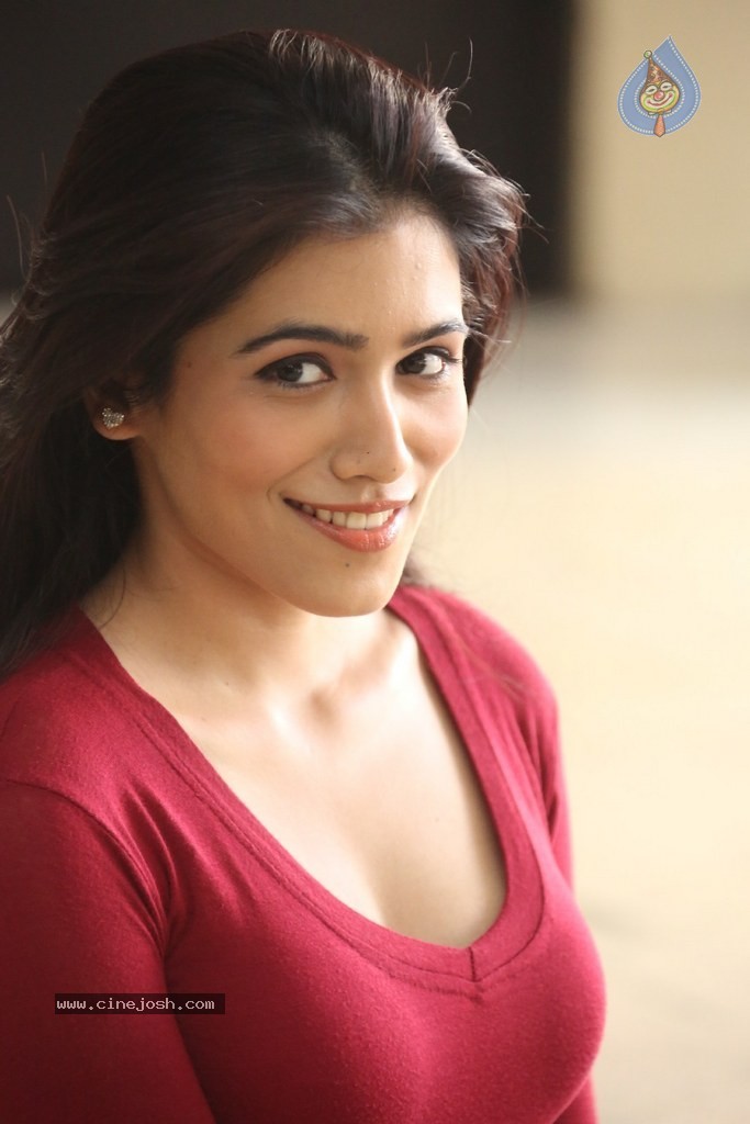 Ghazal Somaiah New Stills - 110 / 188 photos