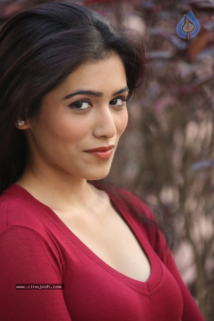 Ghazal Somaiah New Stills - 143 / 188 photos