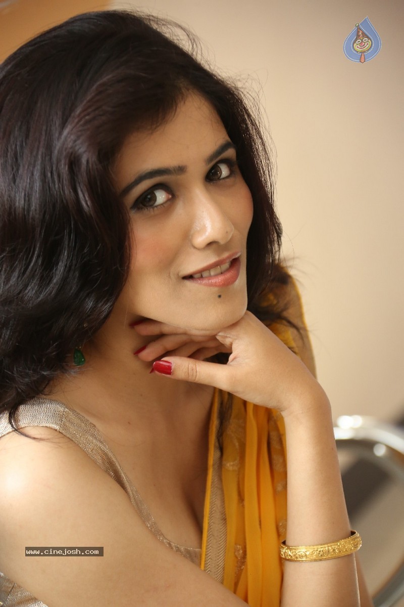 Gazal Somaiah Stills - 71 / 126 photos