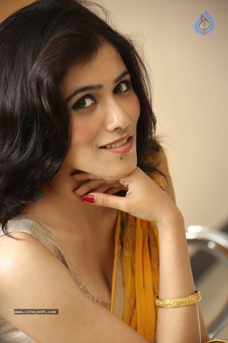 Gazal Somaiah Stills - 112 / 126 photos