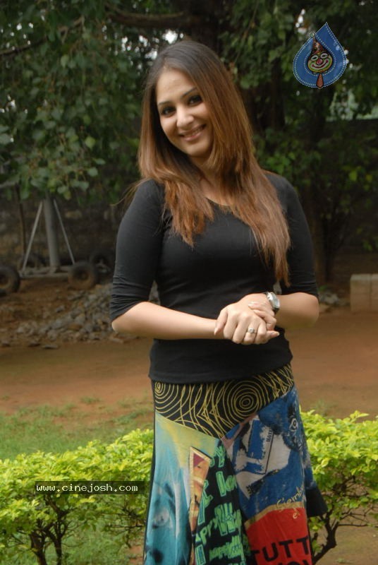 Gowri Munjal Latest Stills - 5 / 51 photos