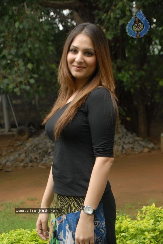 Gowri Munjal Latest Stills - 7 / 51 photos