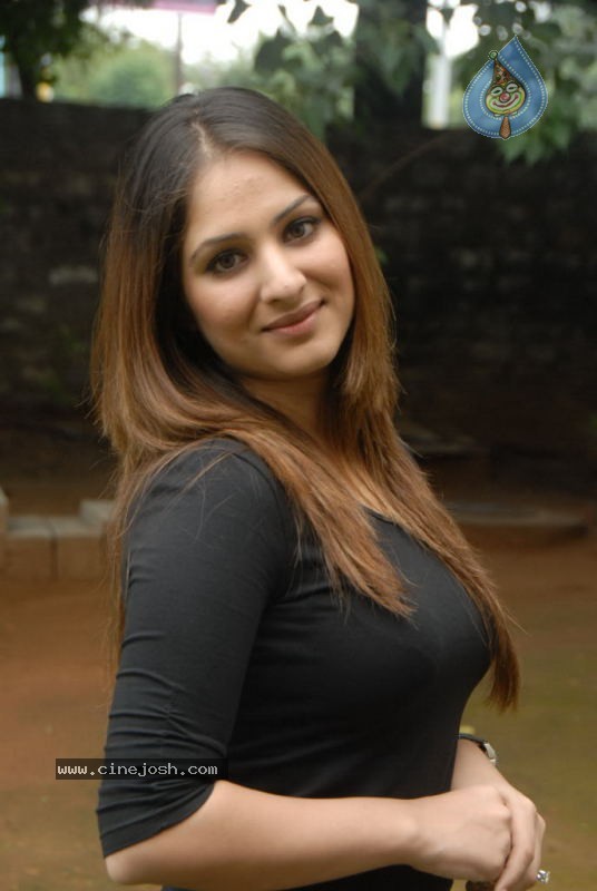 Gowri Munjal Latest Stills - 11 / 51 photos