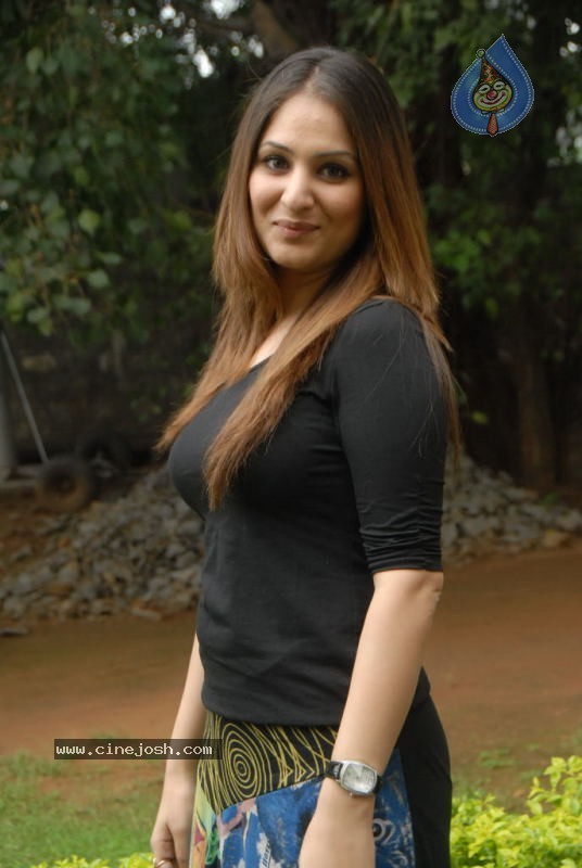 Gowri Munjal Latest Stills - 15 / 51 photos