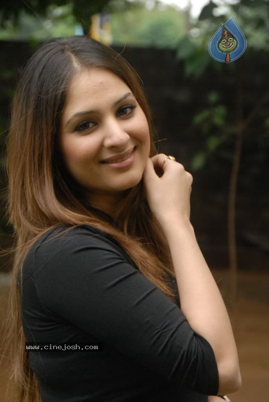 Gowri Munjal Latest Stills - 16 / 51 photos