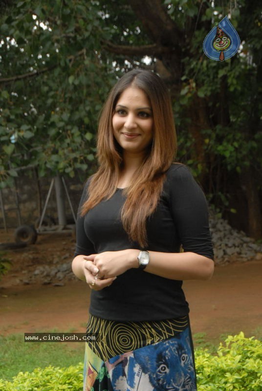 Gowri Munjal Latest Stills - 18 / 51 photos