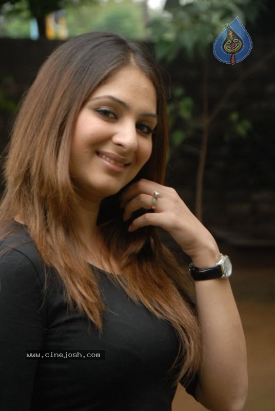 Gowri Munjal Latest Stills - 21 / 51 photos