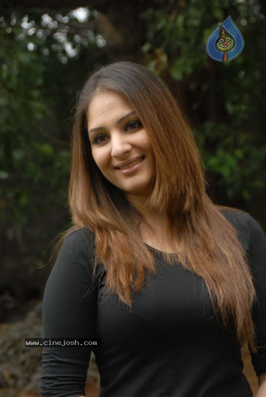 Gowri Munjal Latest Stills - 30 / 51 photos