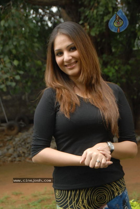 Gowri Munjal Latest Stills - 31 / 51 photos