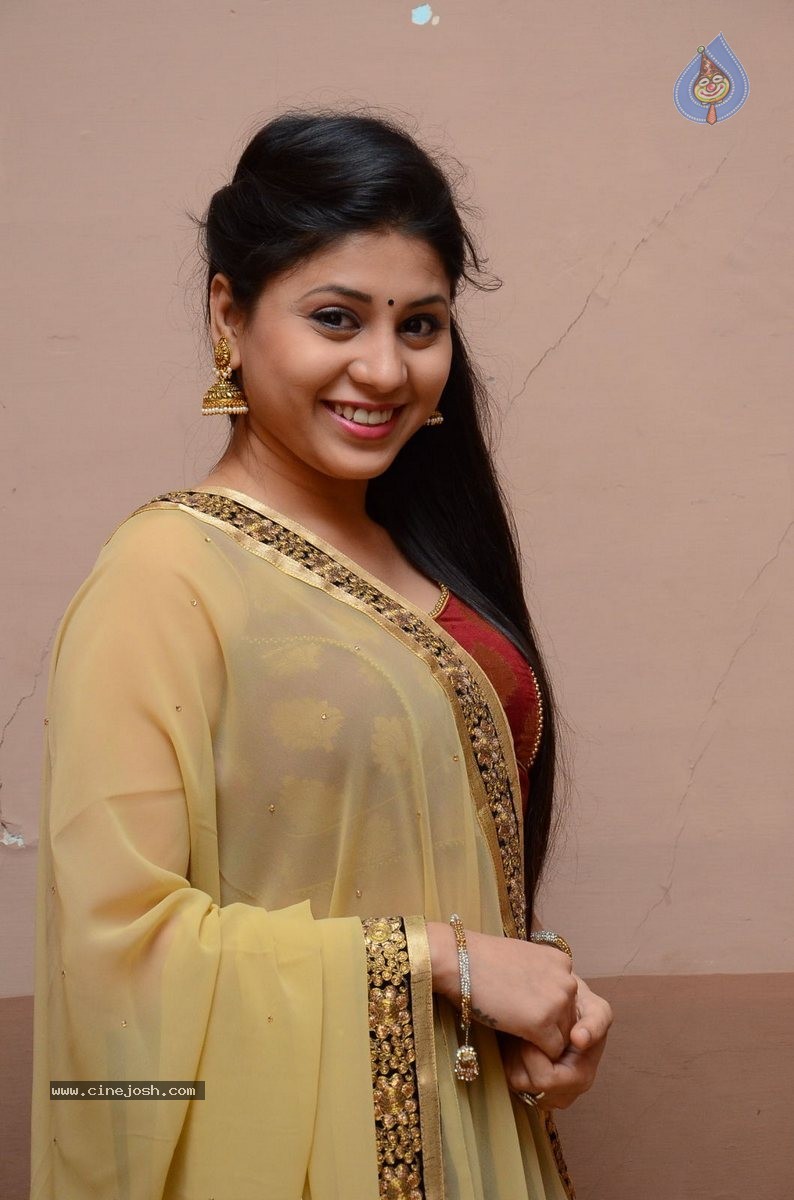 Hamida Latest Photos - 36 / 45 photos