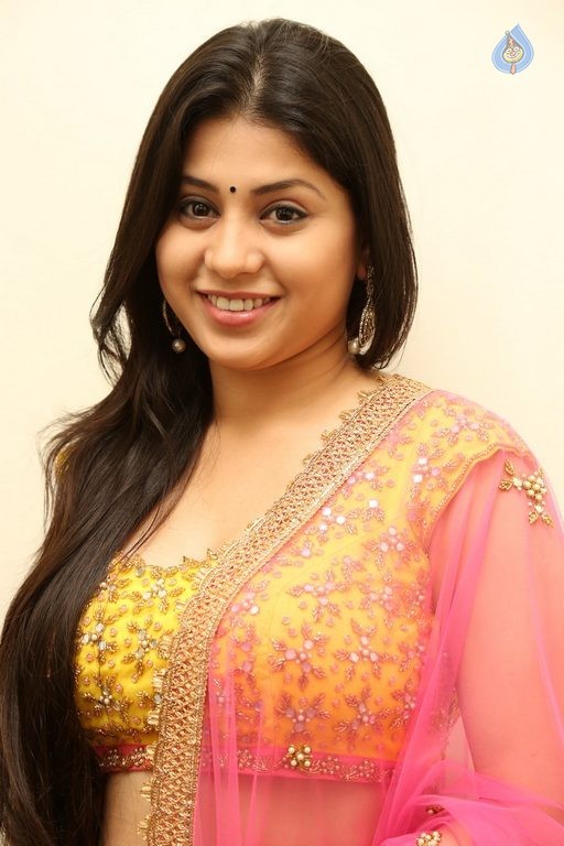 Hamida New Photos - 20 / 31 photos