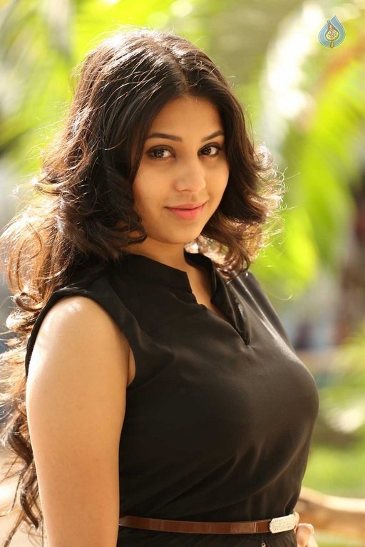 Hamida New Pics - 20 / 52 photos