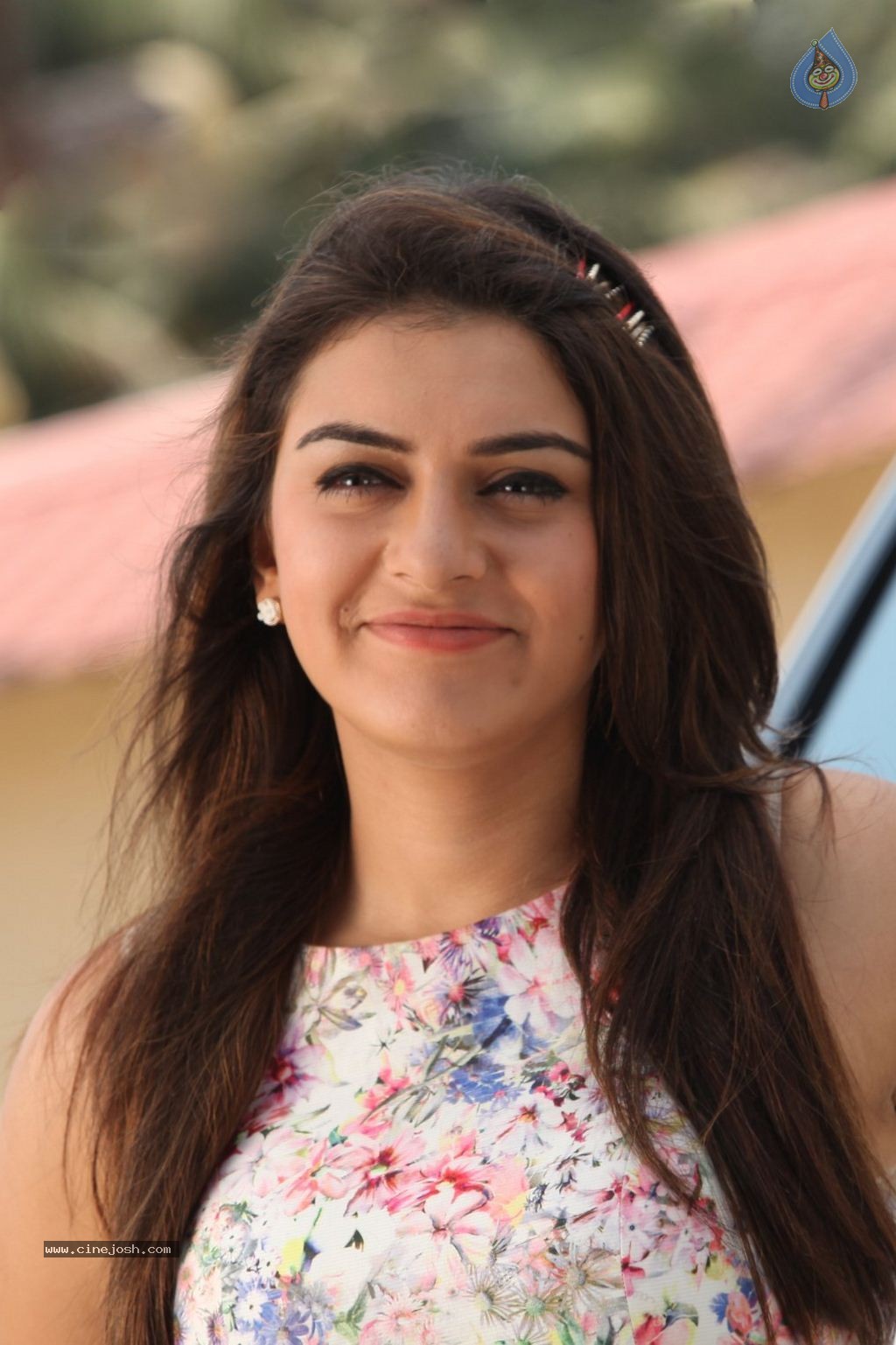 Hansika New Pics - 16 / 28 photos