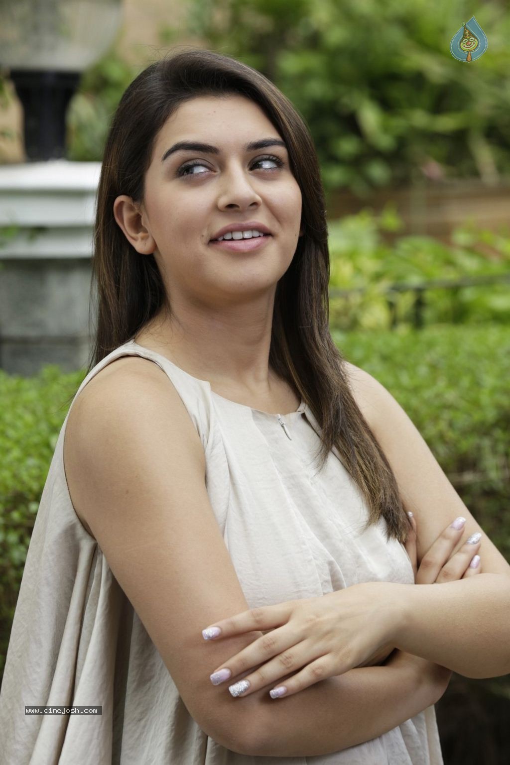 Hansika New Pics - 22 / 28 photos