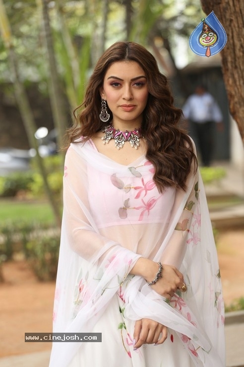 Hansika Stills - 7 / 21 photos