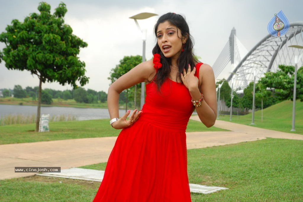 Harika New Gallery - 37 / 65 photos