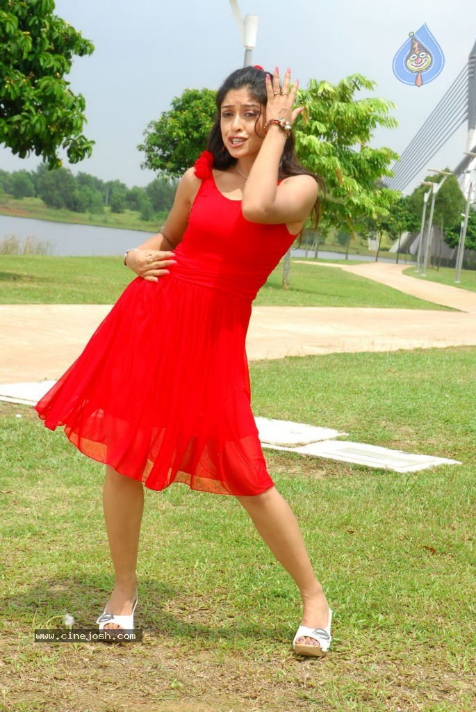 Harika New Gallery - 52 / 65 photos