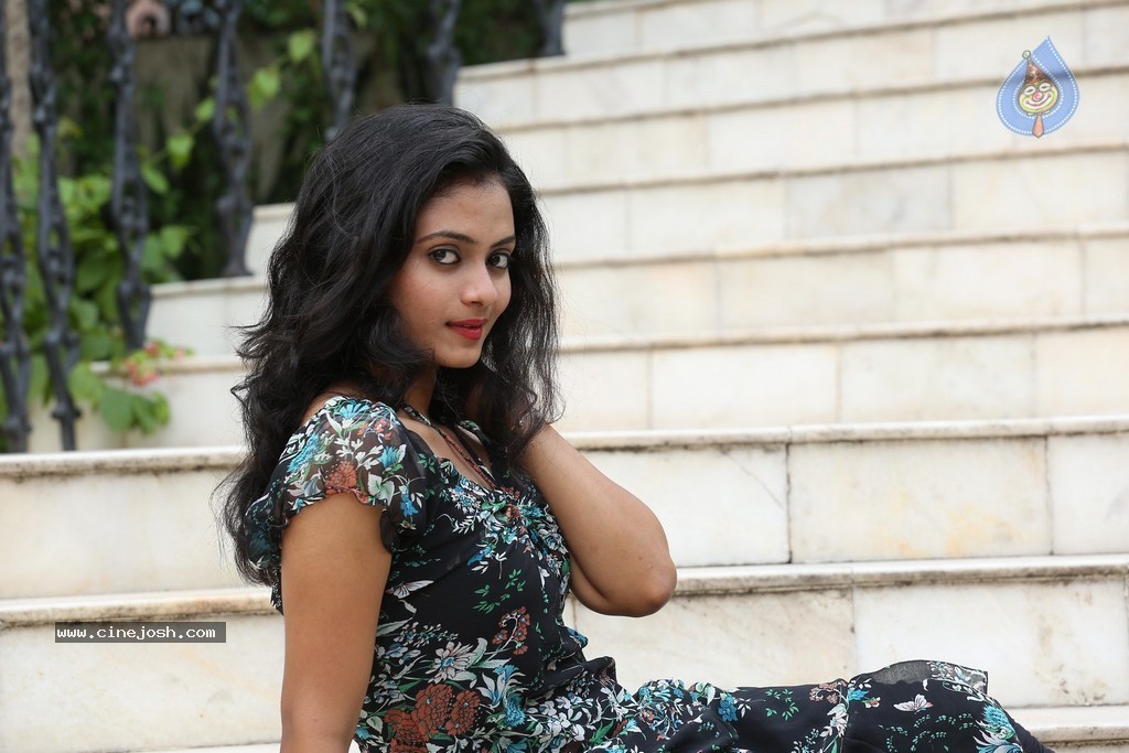 Harika New Photos - 14 / 84 photos